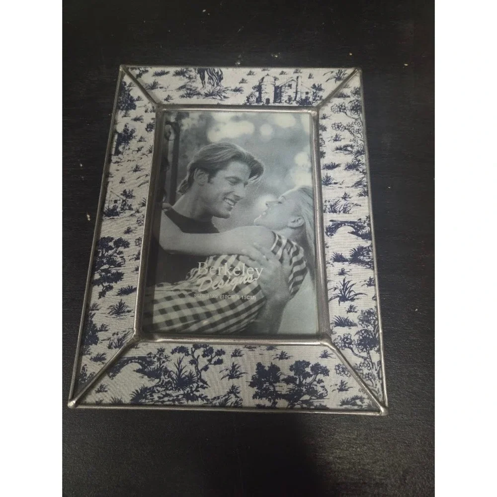 Berkeley Designs Blue Toile Fabric‎ Glass Picture Frame 4x6 Vintage Style